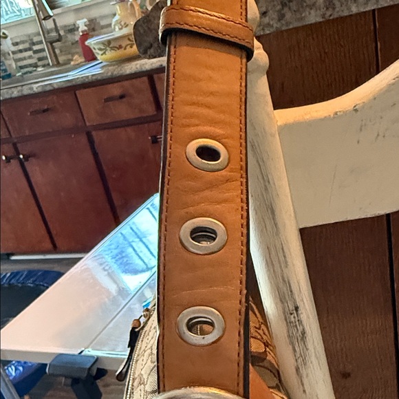 Coach Tan and Brown Signature Shoulder Bag Y2K - Picture 4 of 16